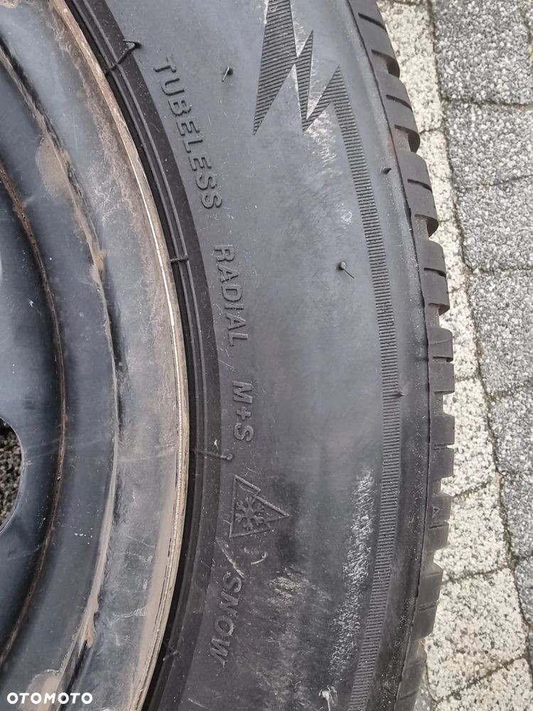 Opony zimowe na felgach stalowych 195/60/R16 - 8