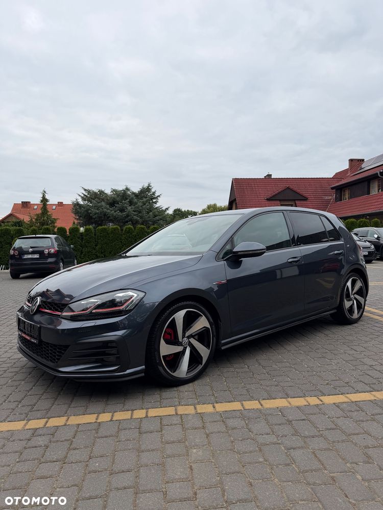 Volkswagen Golf - 6