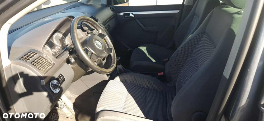Volkswagen Touran - 6