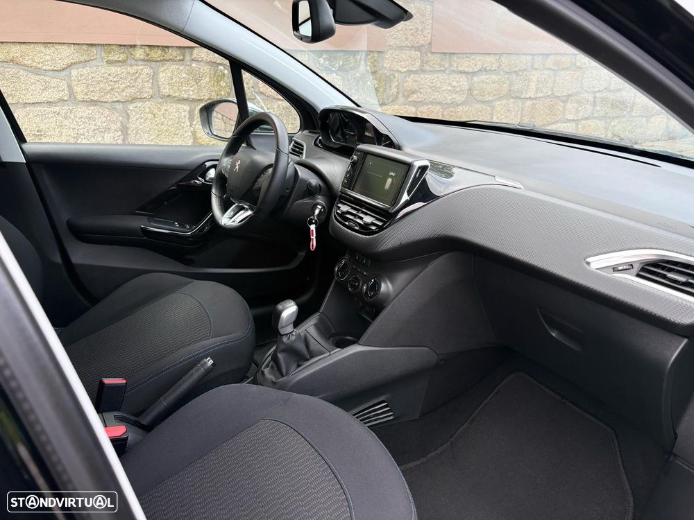 Peugeot 208 1.2 PureTech Signature - 26