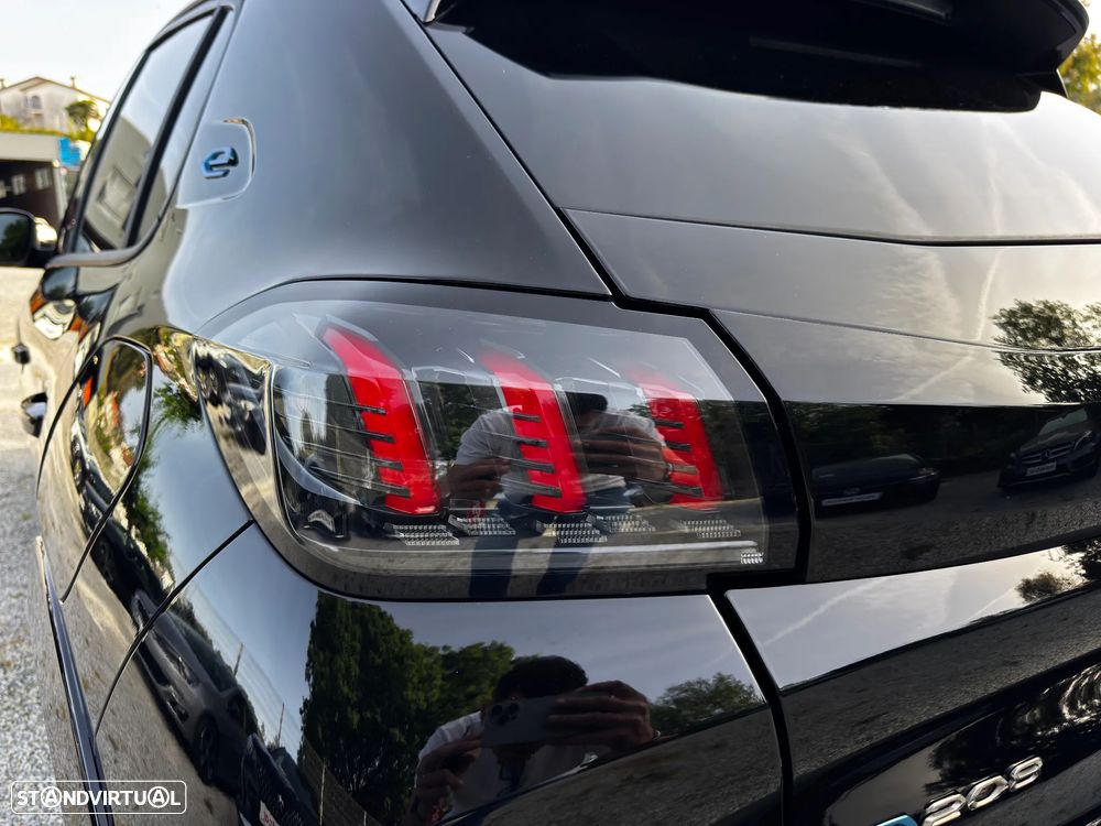 Peugeot e-208 Allure - 38