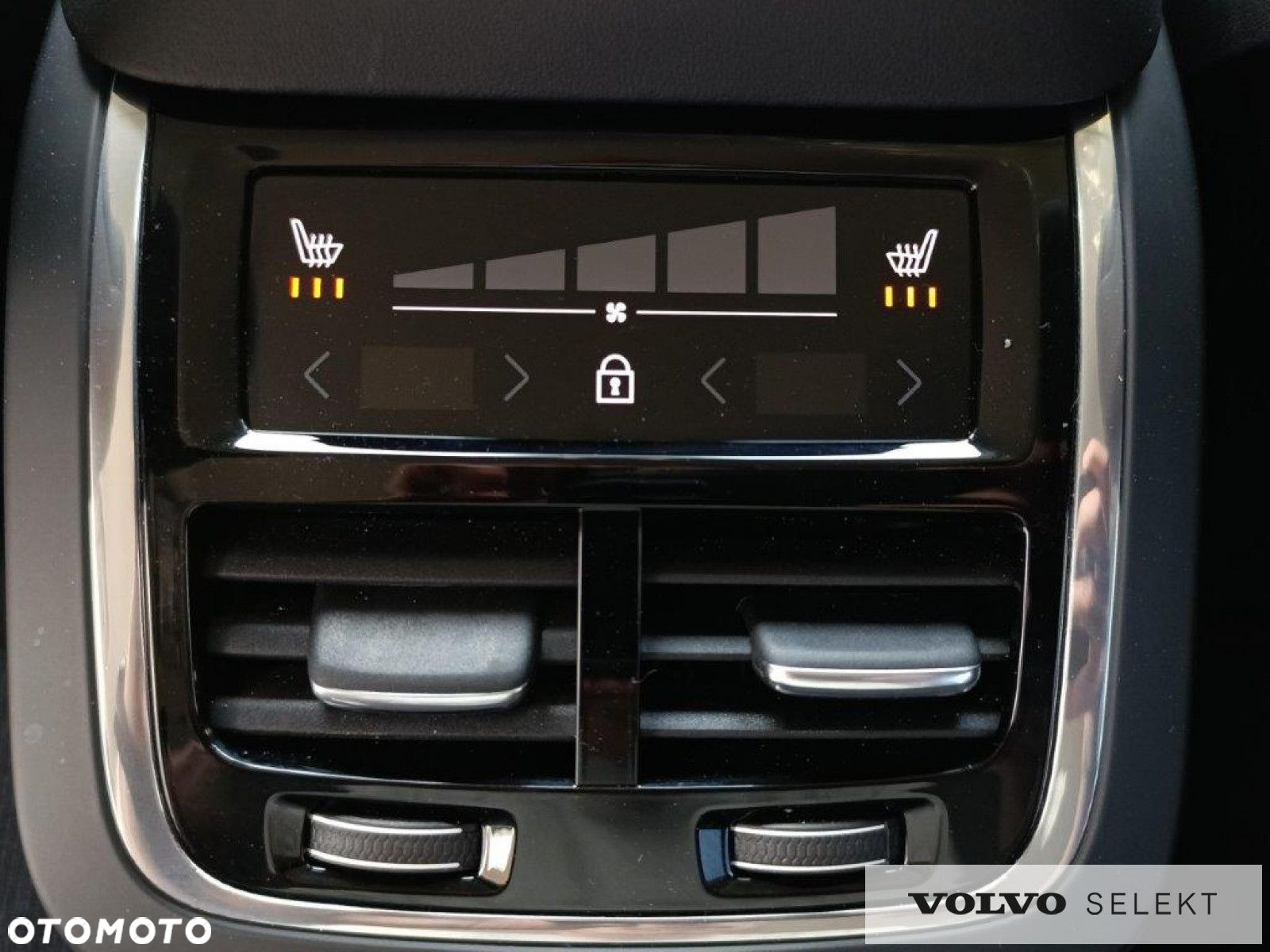 Volvo V90 Cross Country - 30