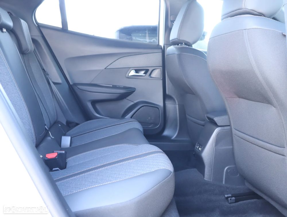 Peugeot 2008 1.2 PureTech Allure - 23