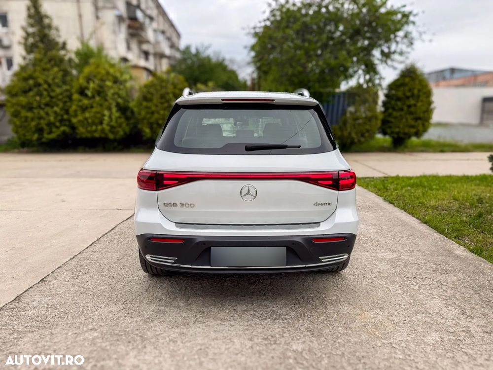 Mercedes-Benz EQB - 11