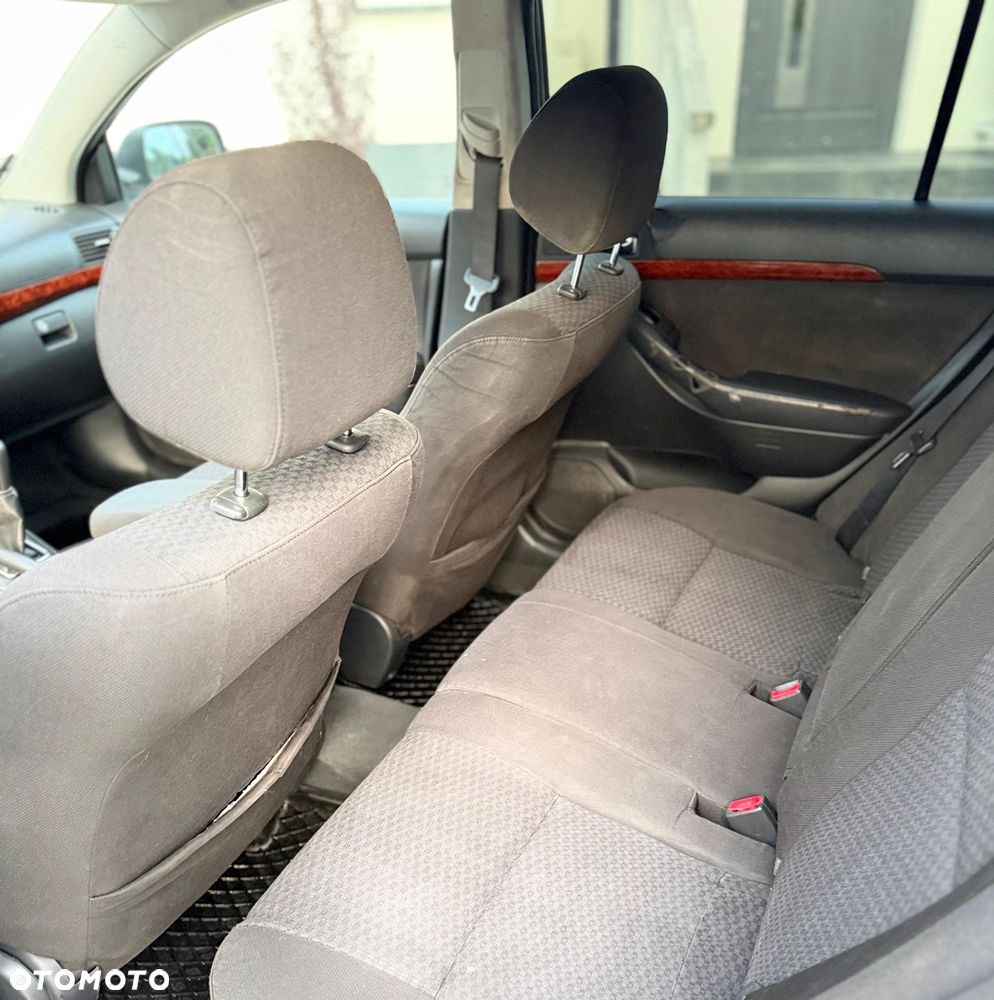 Toyota Avensis 2.0 D-4D Sol - 14