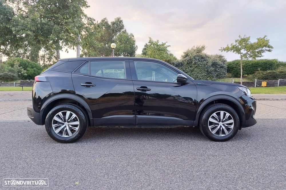 Peugeot e-2008 50 kWh Active Pack — fotografia 15
