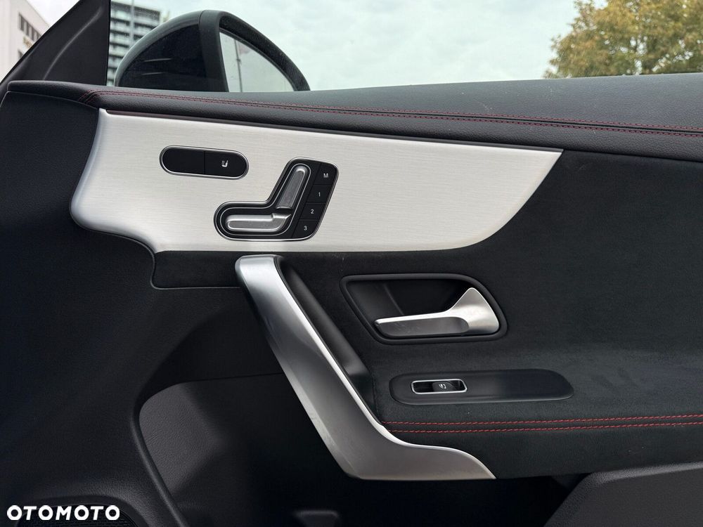 Mercedes-Benz CLA 200 mHEV AMG Line 7G-DCT - 25