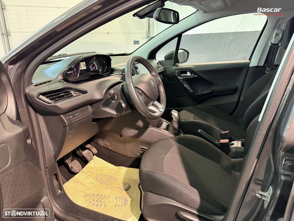 Peugeot 208 1.2 PureTech Signature - 11