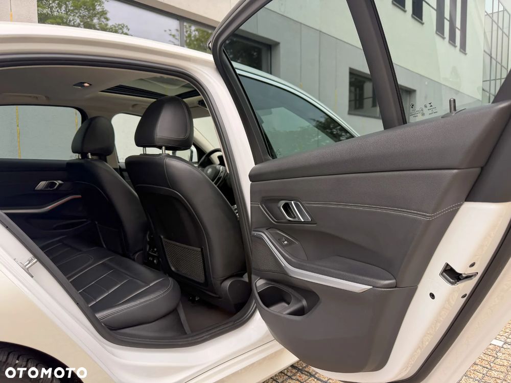 BMW Seria 3 320i Edition Luxury Line Purity - 17