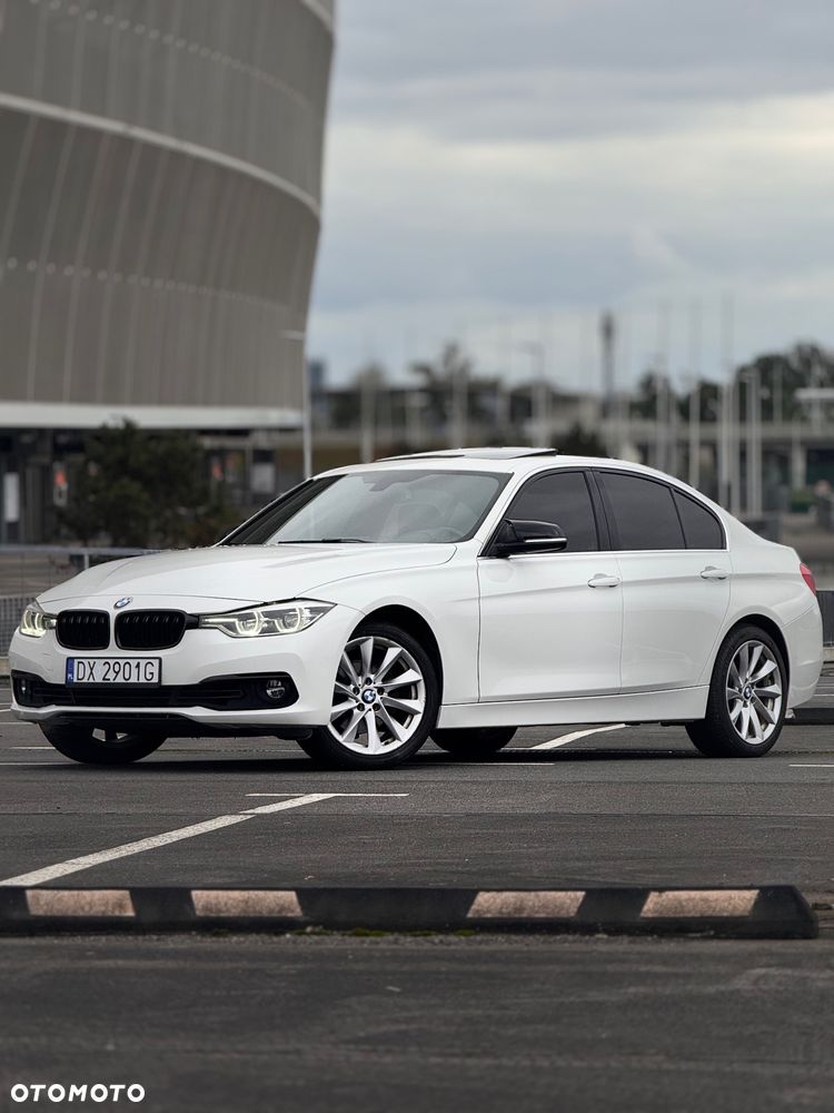 BMW Seria 3 330i - 3