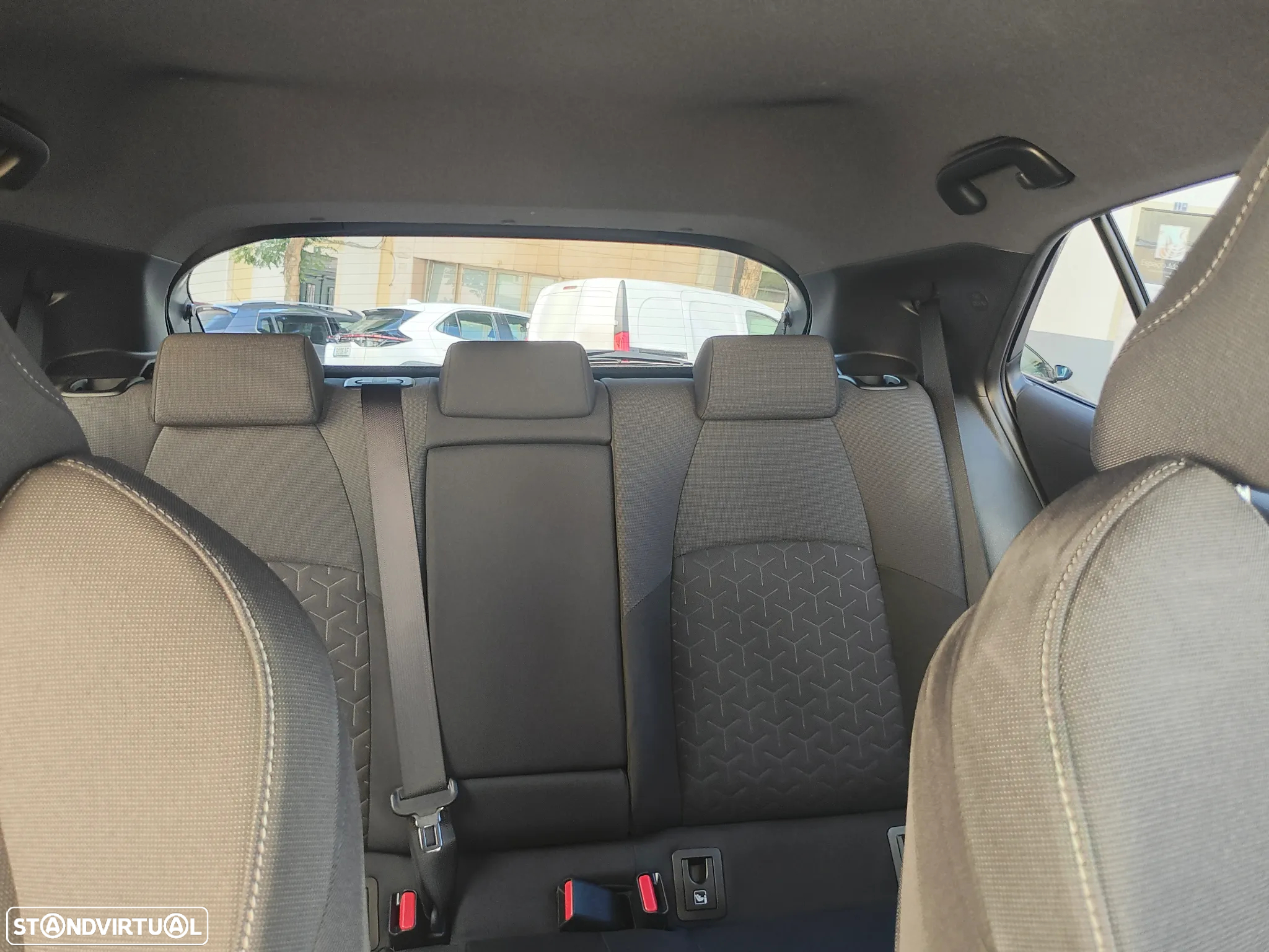Toyota Corolla 1.8 Hybrid Square Collection - 19
