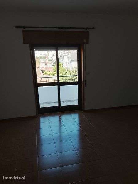 Arrenda-se T3  bem situado - Grande imagem: 4/11