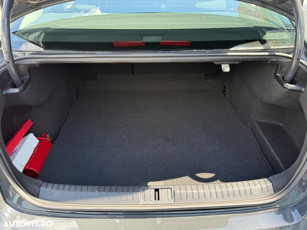Volkswagen Passat 1.5 TSI ACT DSG Trendline - 10