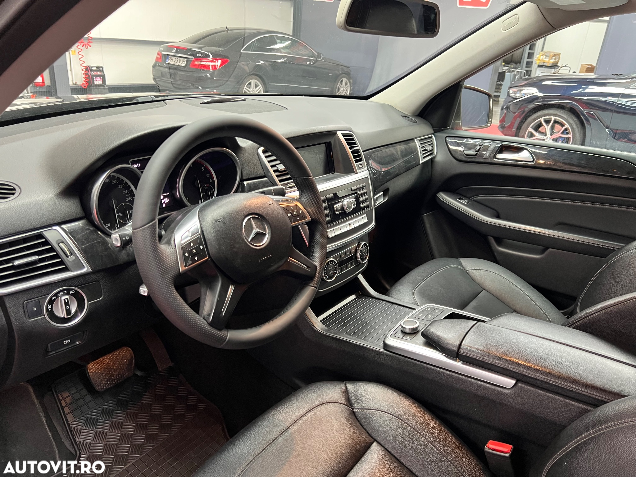Mercedes-Benz ML 350 BlueTec 4MATIC Aut - 11