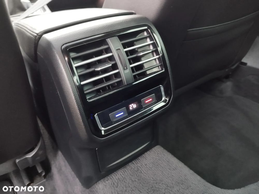 Volkswagen Passat 2.0 TDI (BlueMotion Technology) Highline - 28