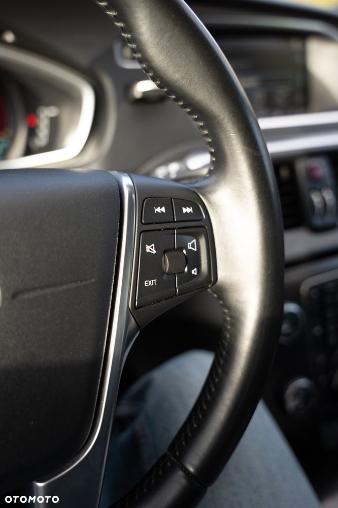 Volvo V40 D4 Geartronic Momentum - 25