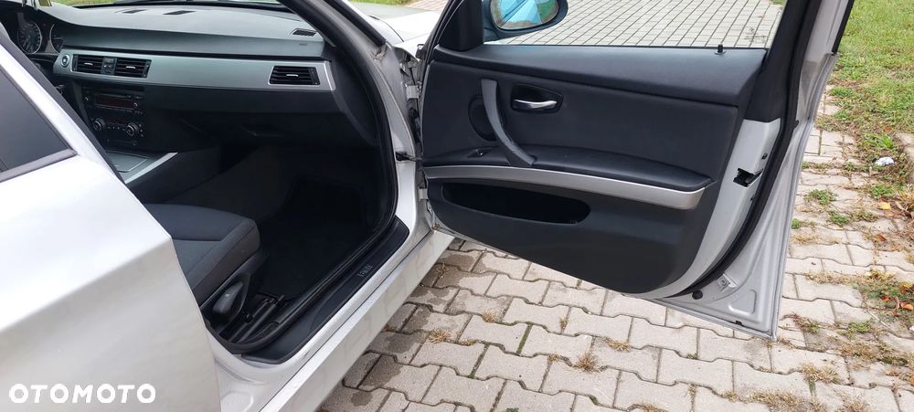 BMW Seria 3 318d - 23
