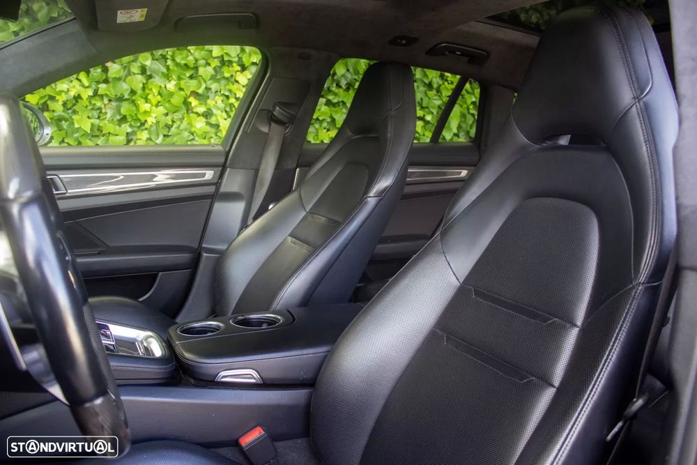 Porsche Panamera Sport Turismo 4 E-Hybrid 10 Years Edition - 15