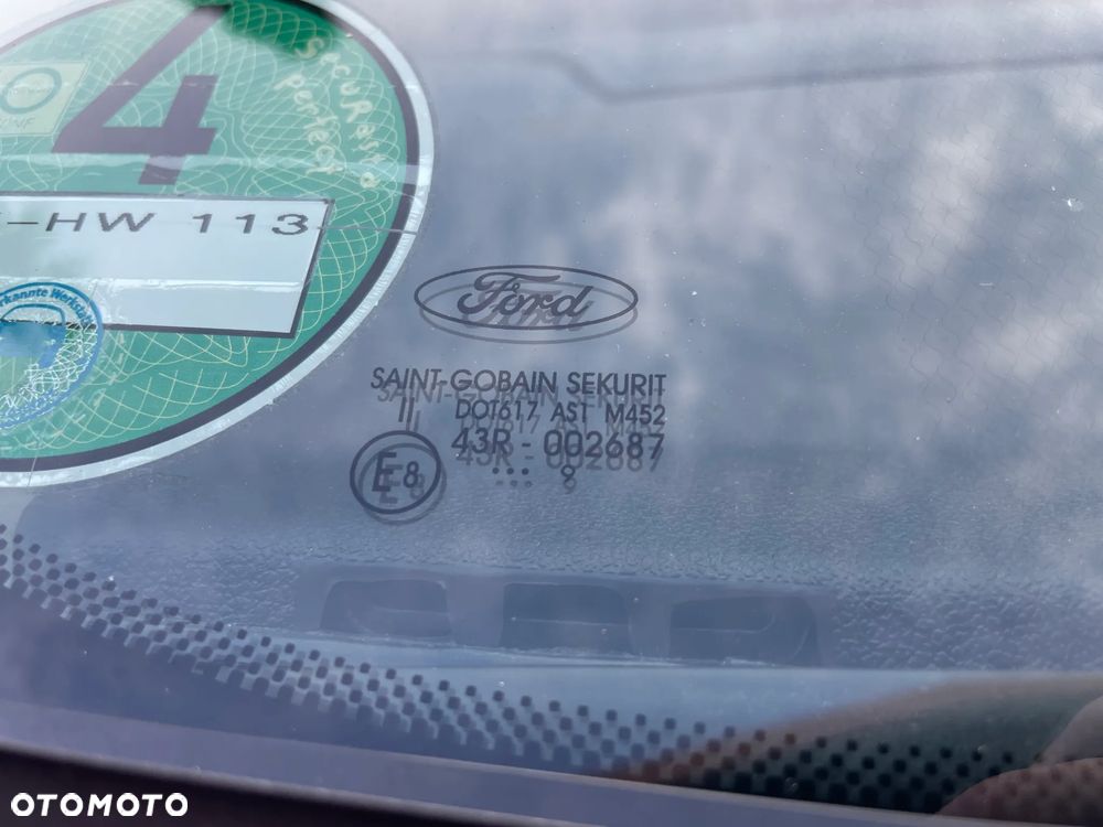 Ford Focus Ghia - 24