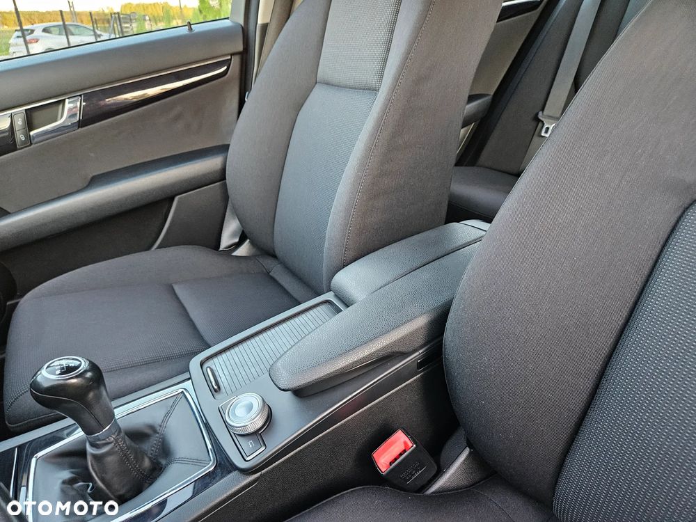 Mercedes-Benz Klasa C 200 CGI BlueEFFICIENCY Elegance - 27