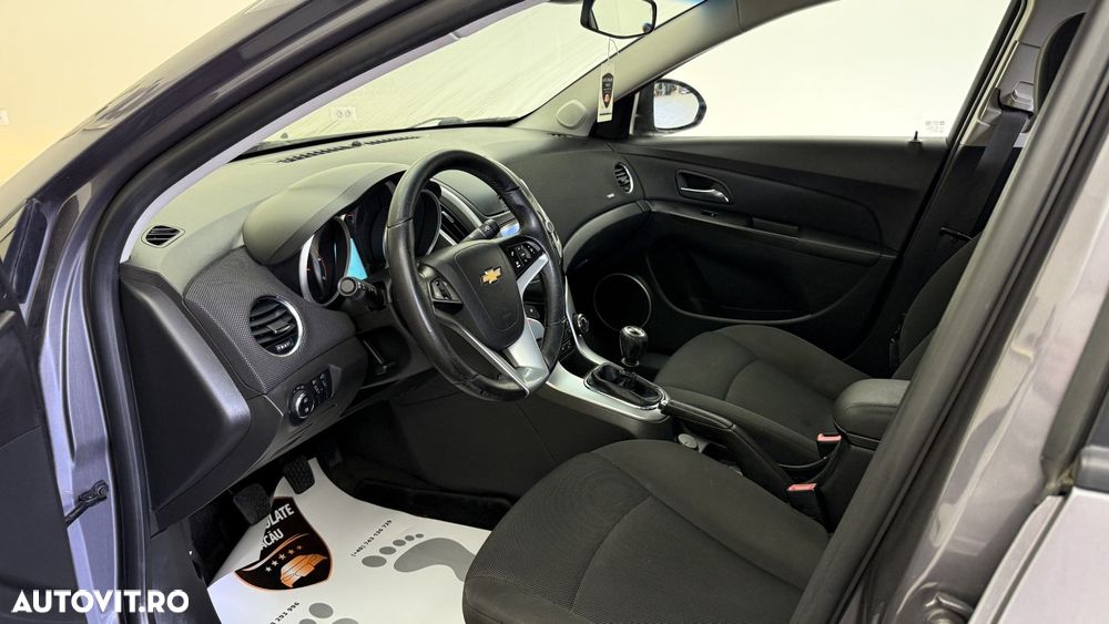 Chevrolet Cruze - 12