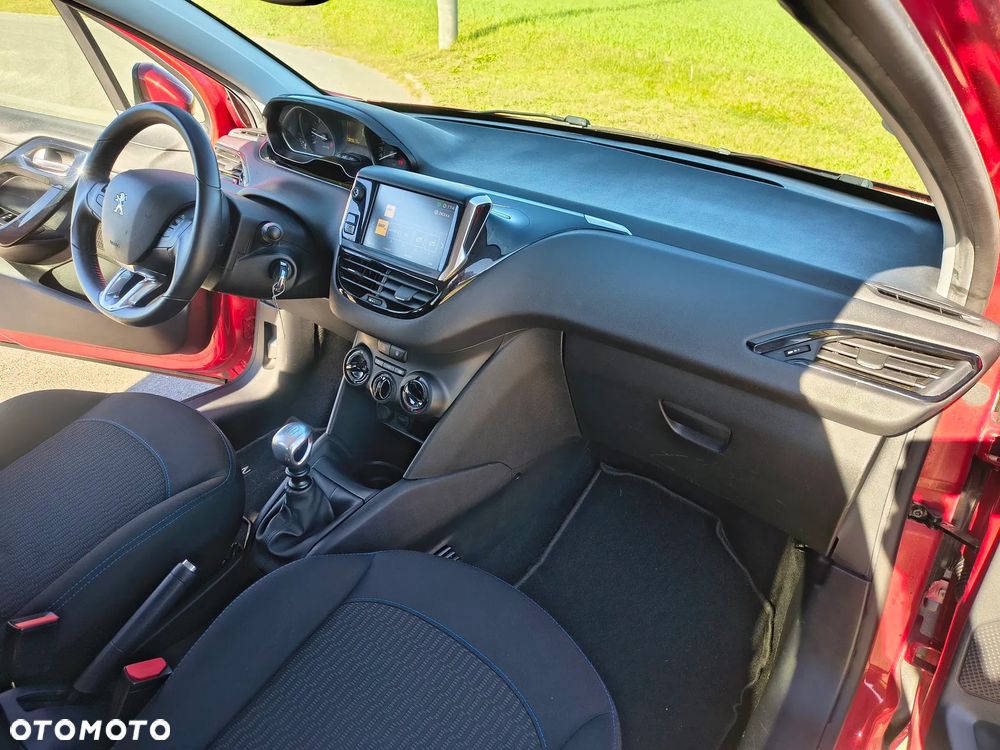 Peugeot 208 - 14