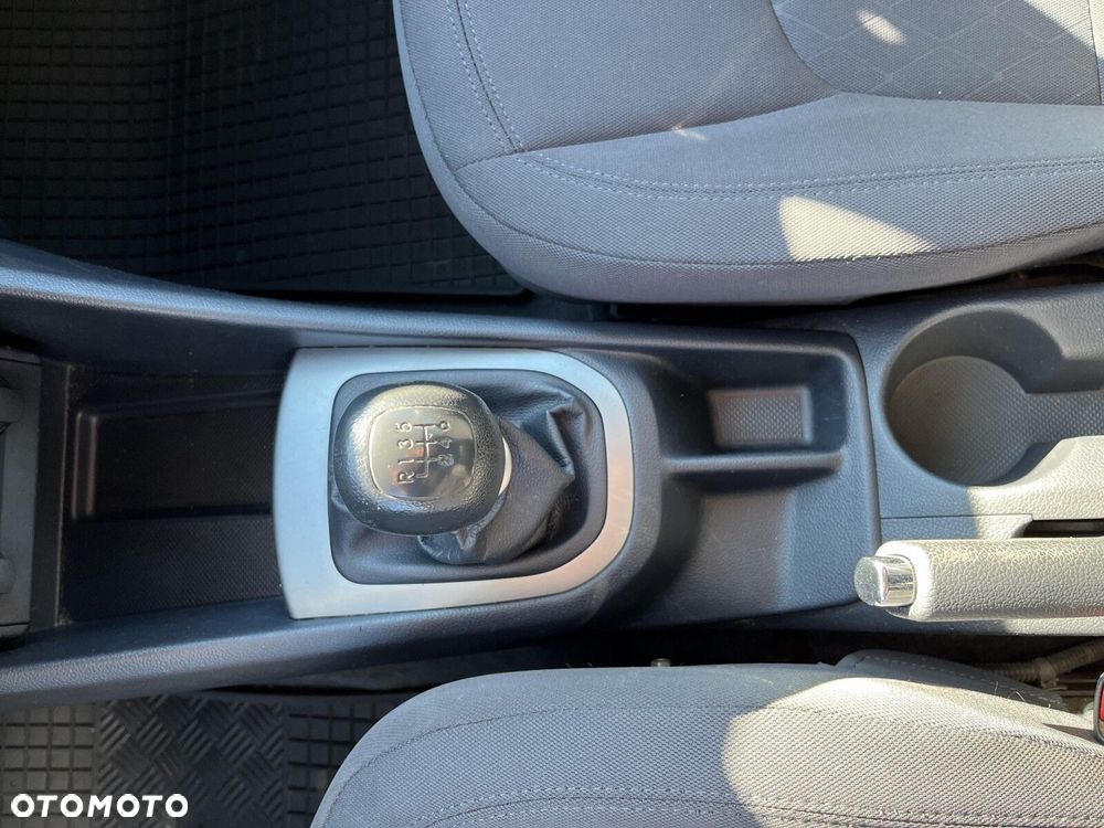 Kia Rio - 22