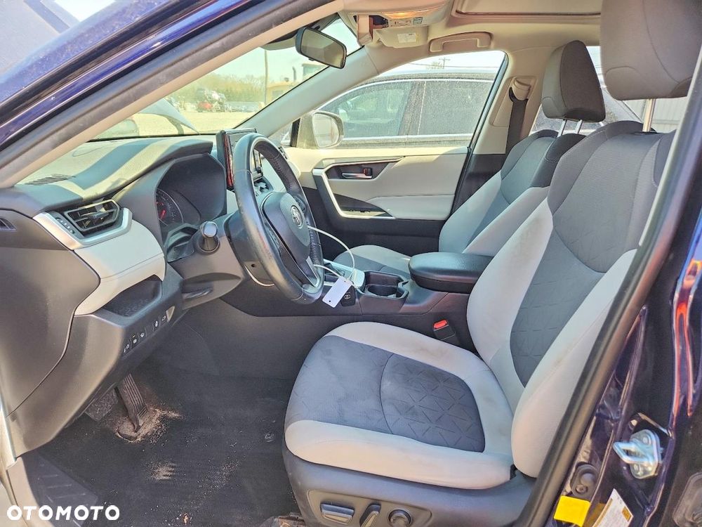 Toyota RAV4 - 8