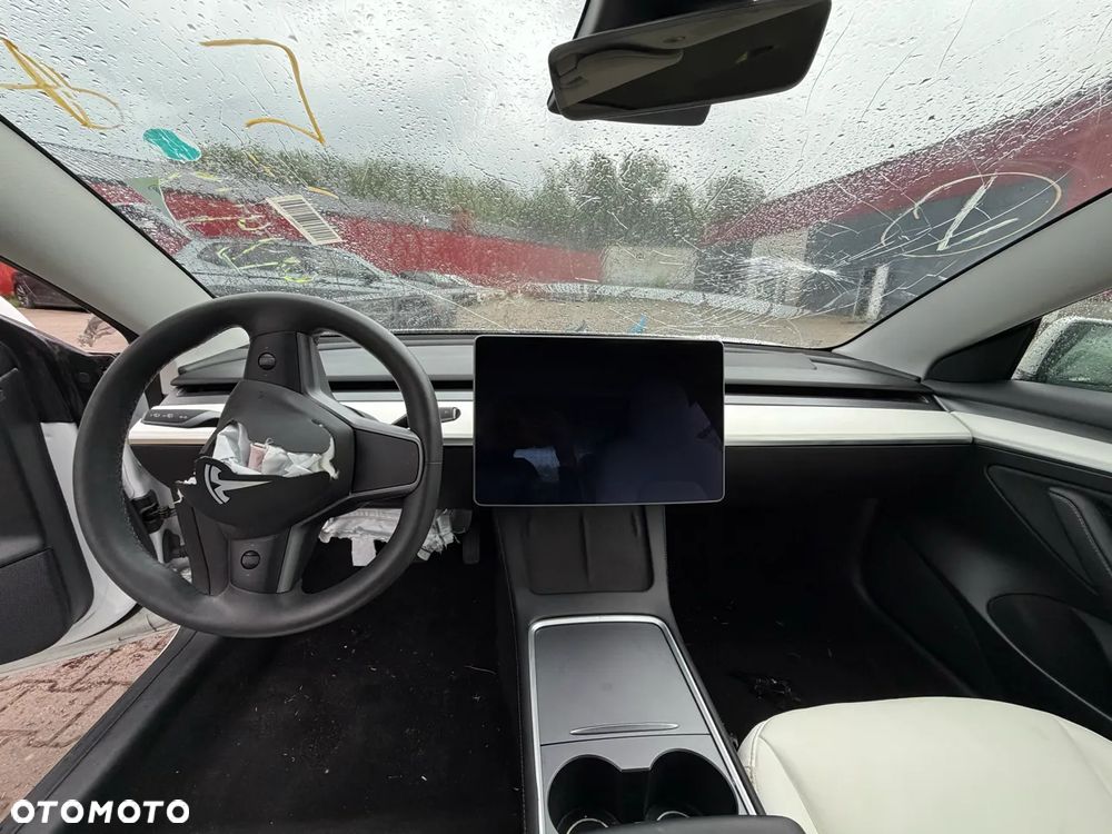 Tesla Model 3 - 12