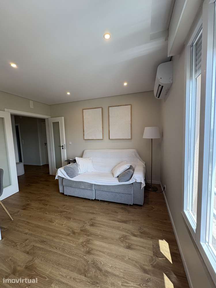 T1+1 Duplex Totalmente Remodelado e Equipado - Último Piso e elevador - Grande imagem: 4/25