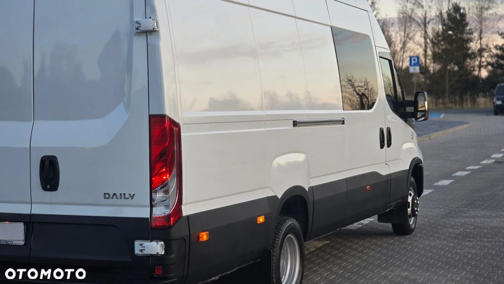 Iveco ❗️❗️DAILY 3.0 180KM MAXI 50C18 L4H3 JAK NOWY ❗️❗️NOWY MODEL / ZABUDOWA VIP 9 OSÓB HAUSER / 3500KG HAK / PIERWSZY WŁASCICIEL / BLASZAK / NAVI / KAMERA COFANIA / ZAWIESZENIE PNEUMATYCZNE AIR-PRO  / KLIMATYZACJA POSTOJOWA / SKRZYNIA MANUALNA / BLIŹNIAKI / TEMPOMAT / WERSJA WZMOCNIONA / FULL OPCJA / SERWIS ASO / SALON POLSKA / 35C15 50C15 35C18❗❗ JAK Z SALONU - NOWY -❗❗ - 15