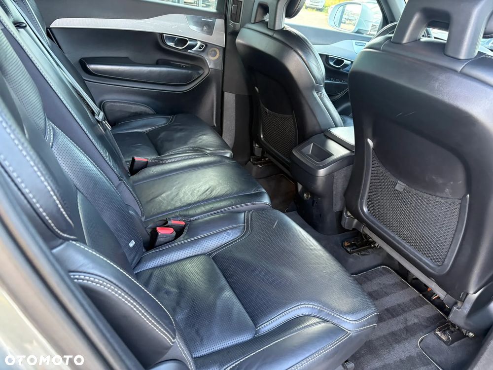 Volvo XC 90 D5 SCR AWD Inscription 7os - 32