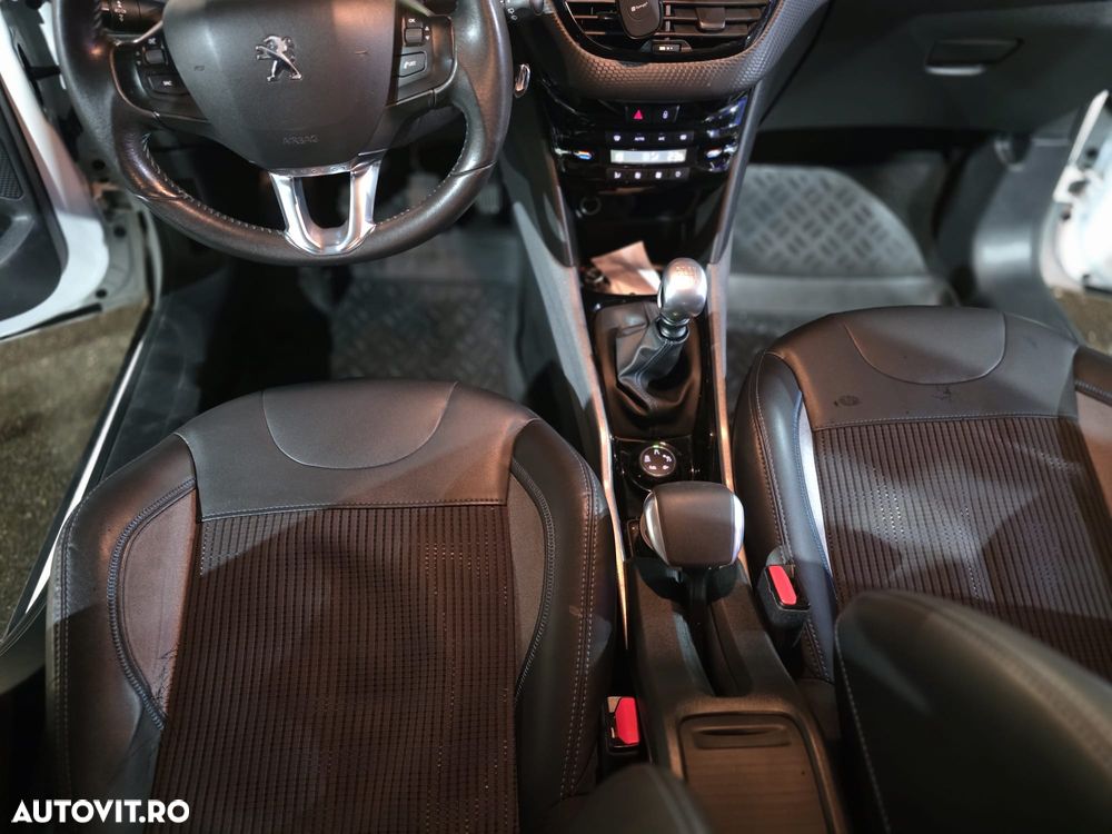 Peugeot 2008 1.2 PureTech Turbo S&S Allure - 9