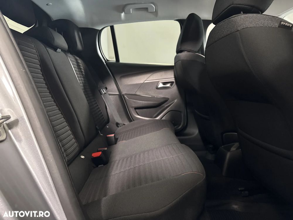 Peugeot 208 - 13