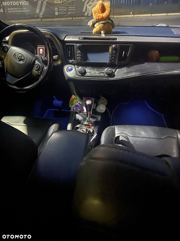 Toyota RAV4 - 6