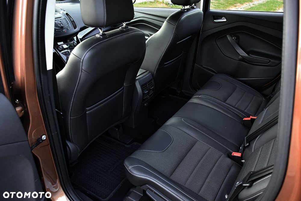 Ford Kuga 2.0 TDCi 2x4 Titanium - 37