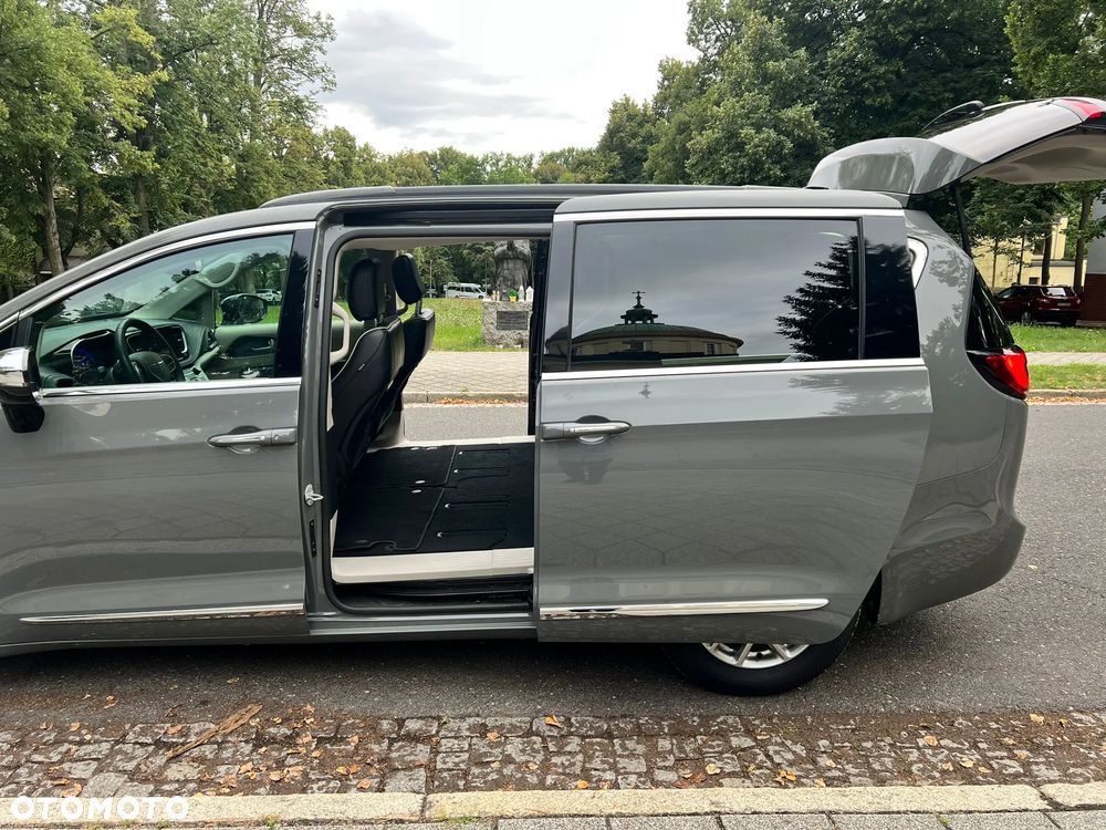 Chrysler Pacifica - 12
