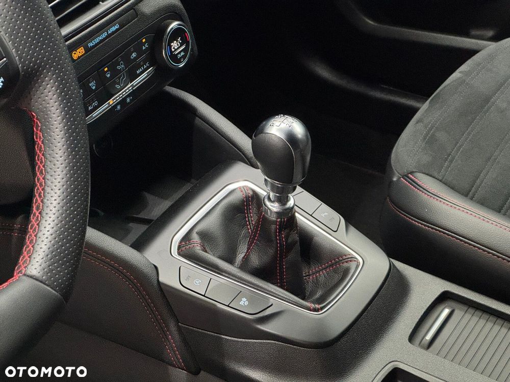 Ford Kuga 1.5 EcoBoost FWD ST-Line X - 9