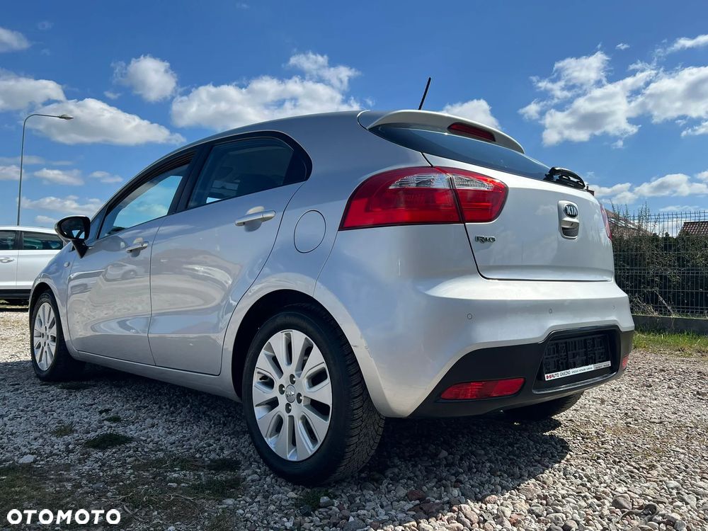 Kia Rio 1.2 Dream Team Edition - 34