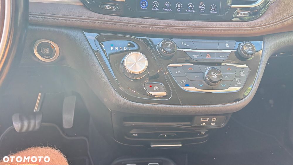 Chrysler Pacifica - 17