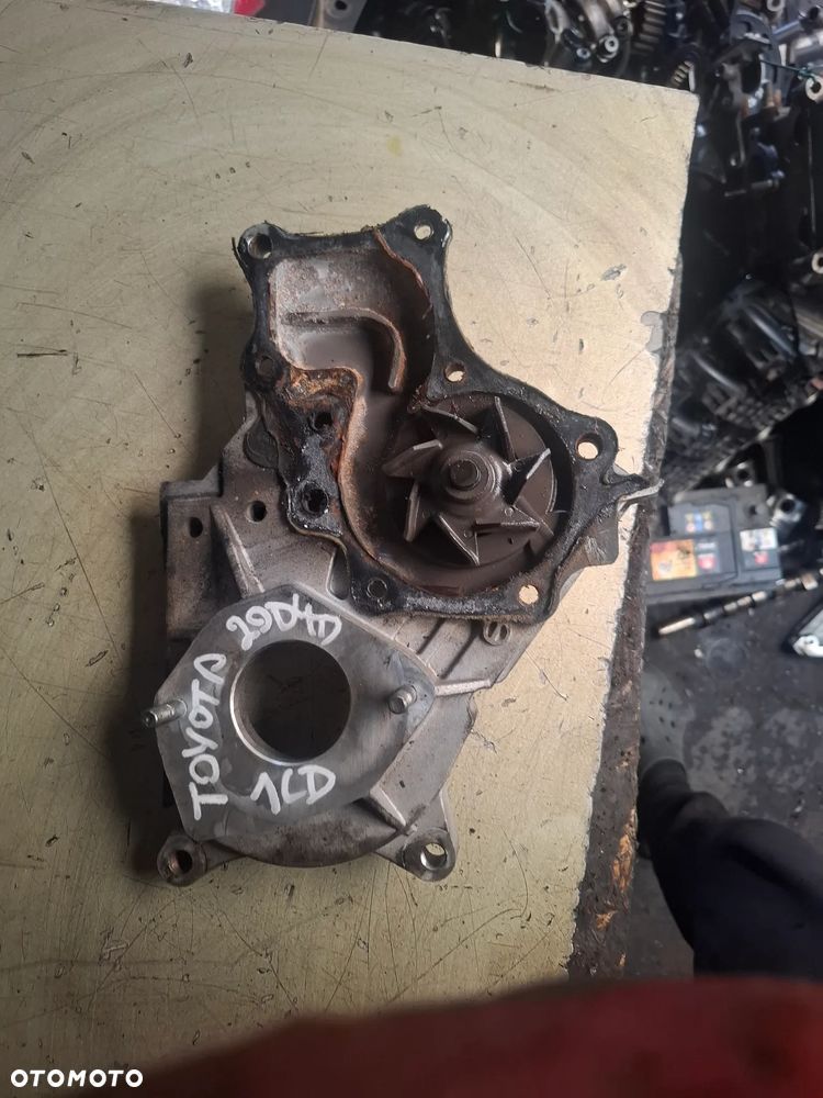 Toyota AVENSIS COROLLA 2,0 D4D pompa wody obudowa termostatu - 3