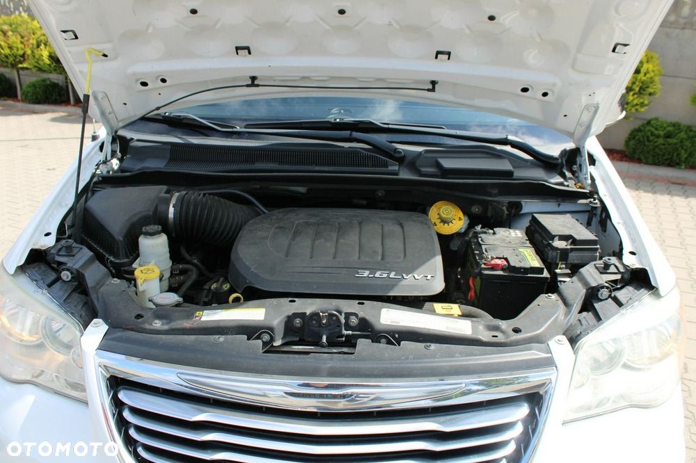 Chrysler Town & Country - 33