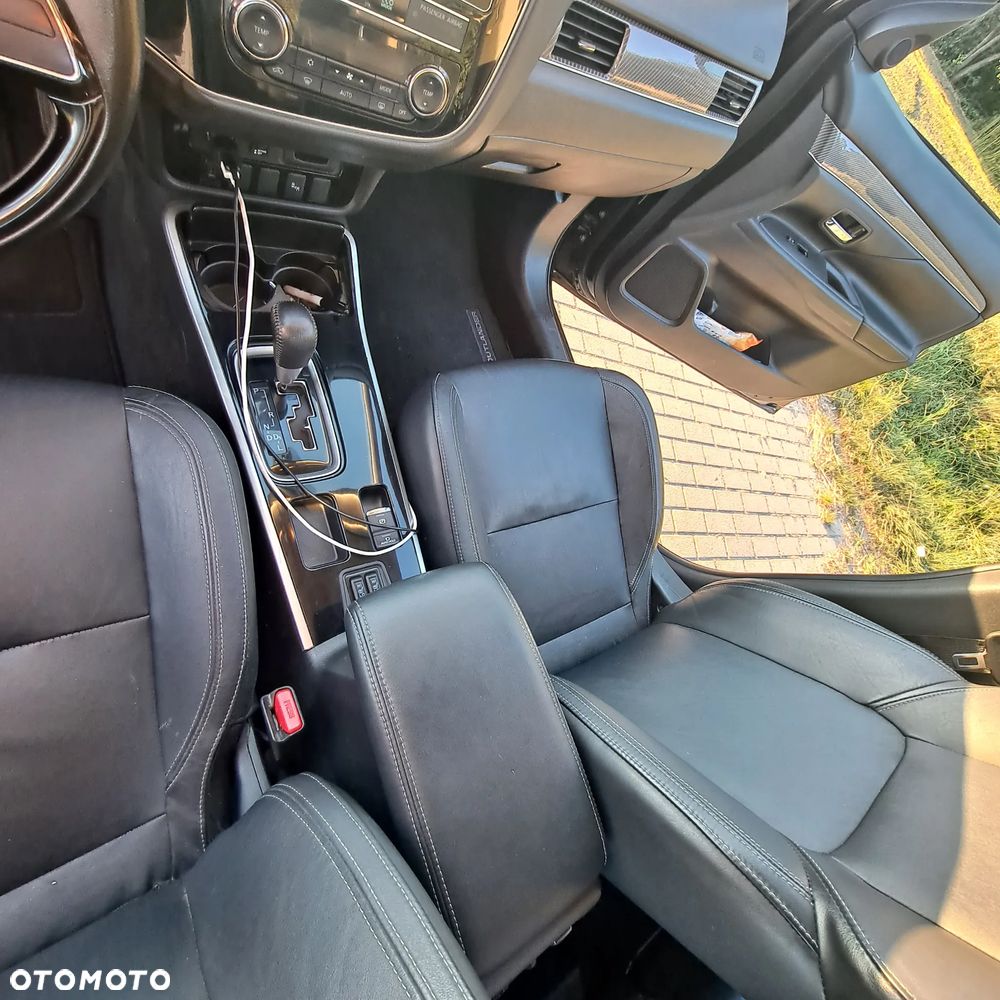 Mitsubishi Outlander - 3