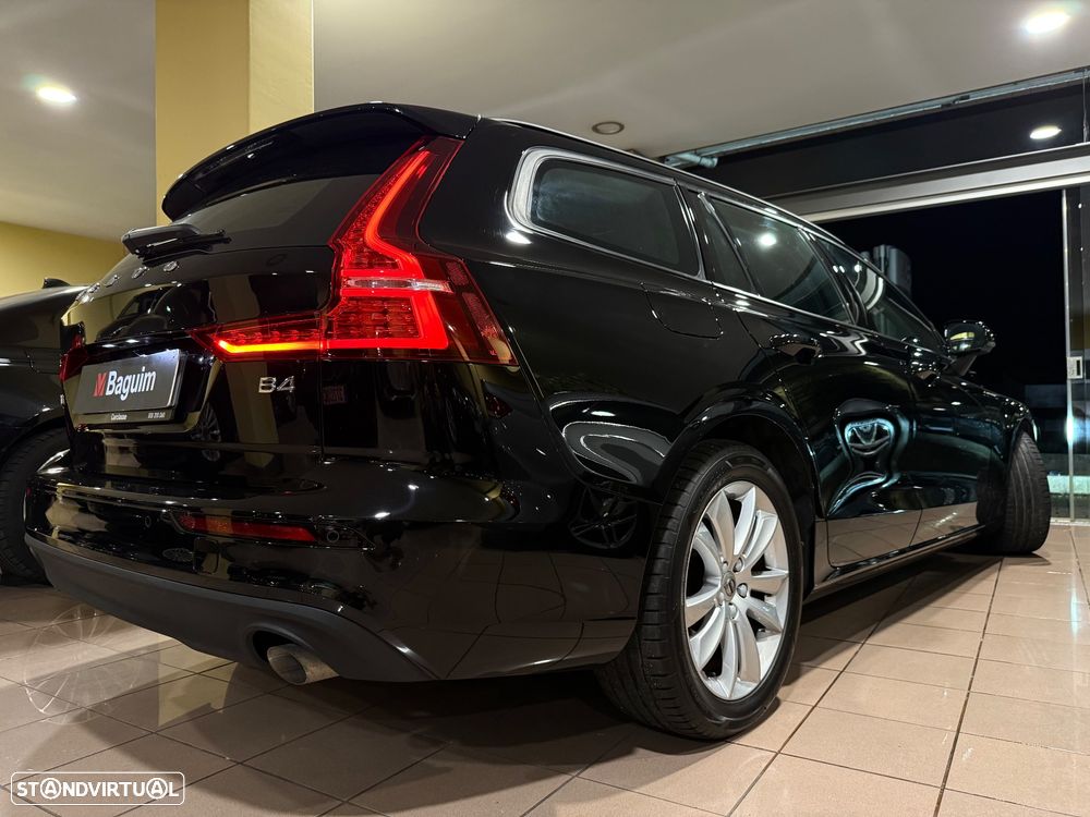 Volvo V60 2.0 B4 Momentum Geartronic - 24