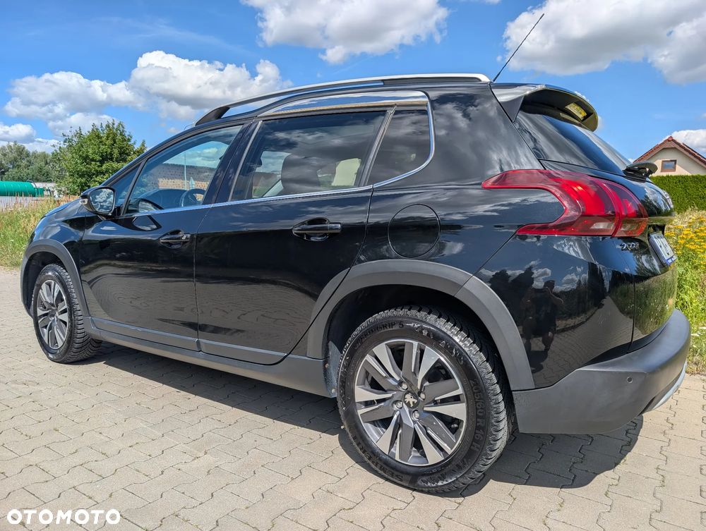 Peugeot 2008 1.2 Pure Tech Allure S&S - 12