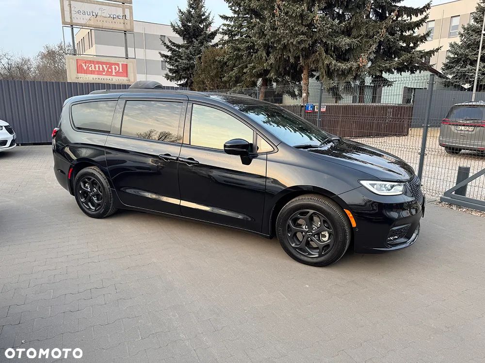 Chrysler Pacifica - 2