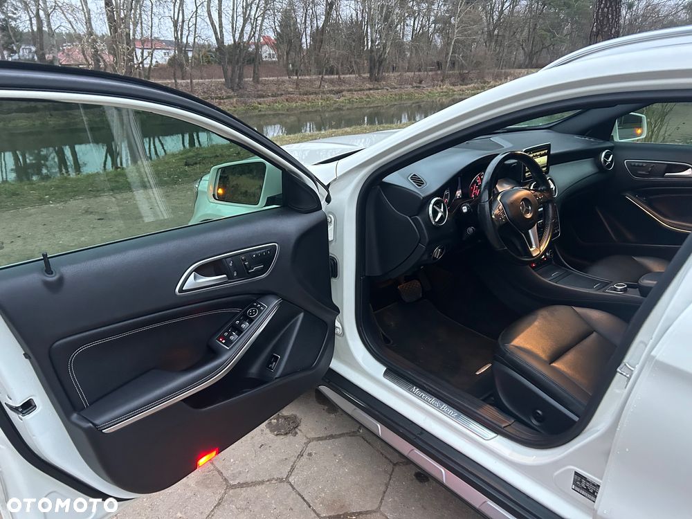 Mercedes-Benz GLA 250 4Matic 7G-DCT AMG Line - 14