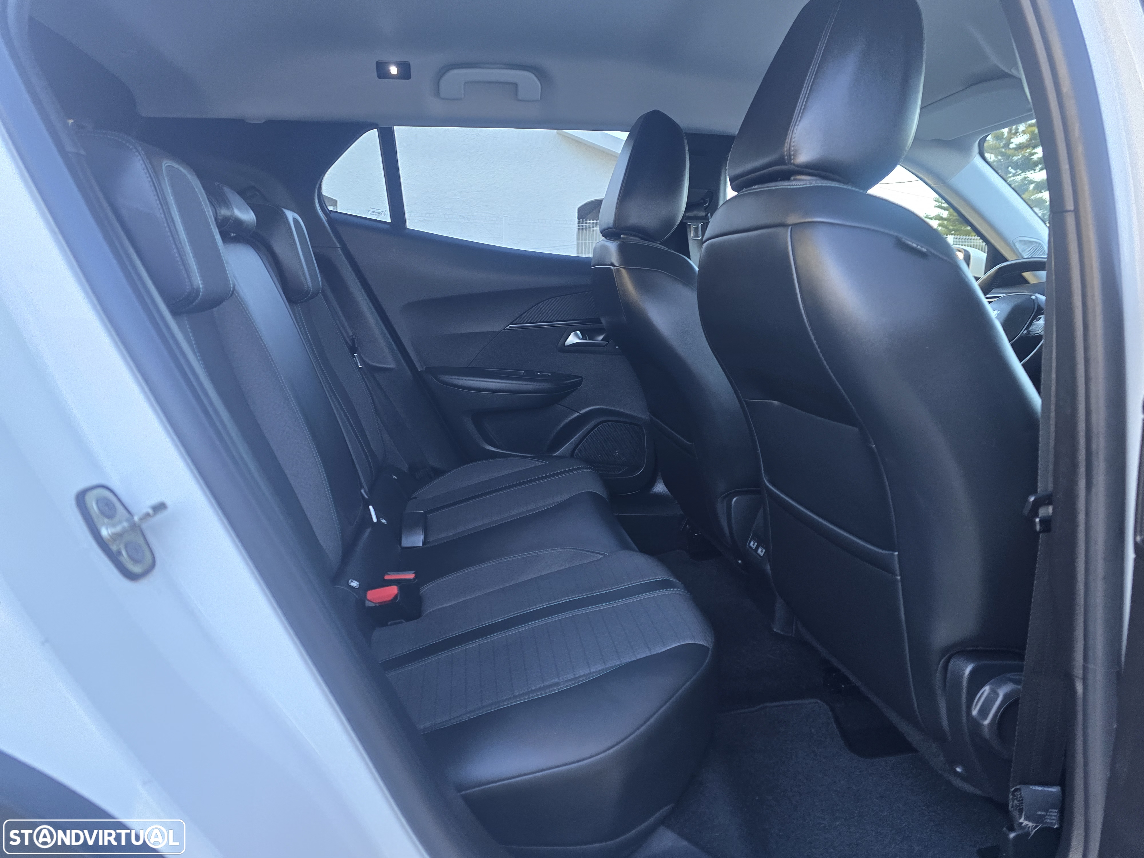 Peugeot 2008 1.5 BlueHDi Allure EAT8 - 19