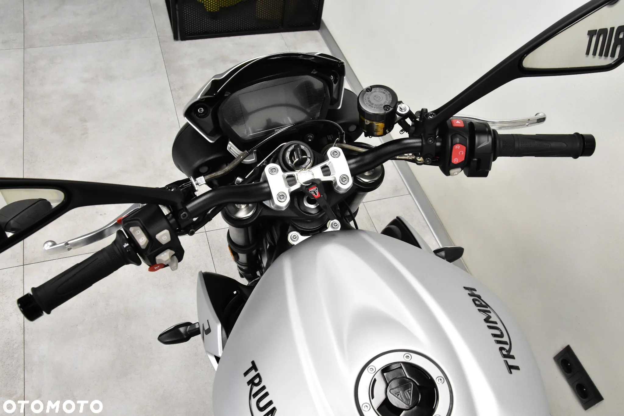 Triumph Street Triple - 20