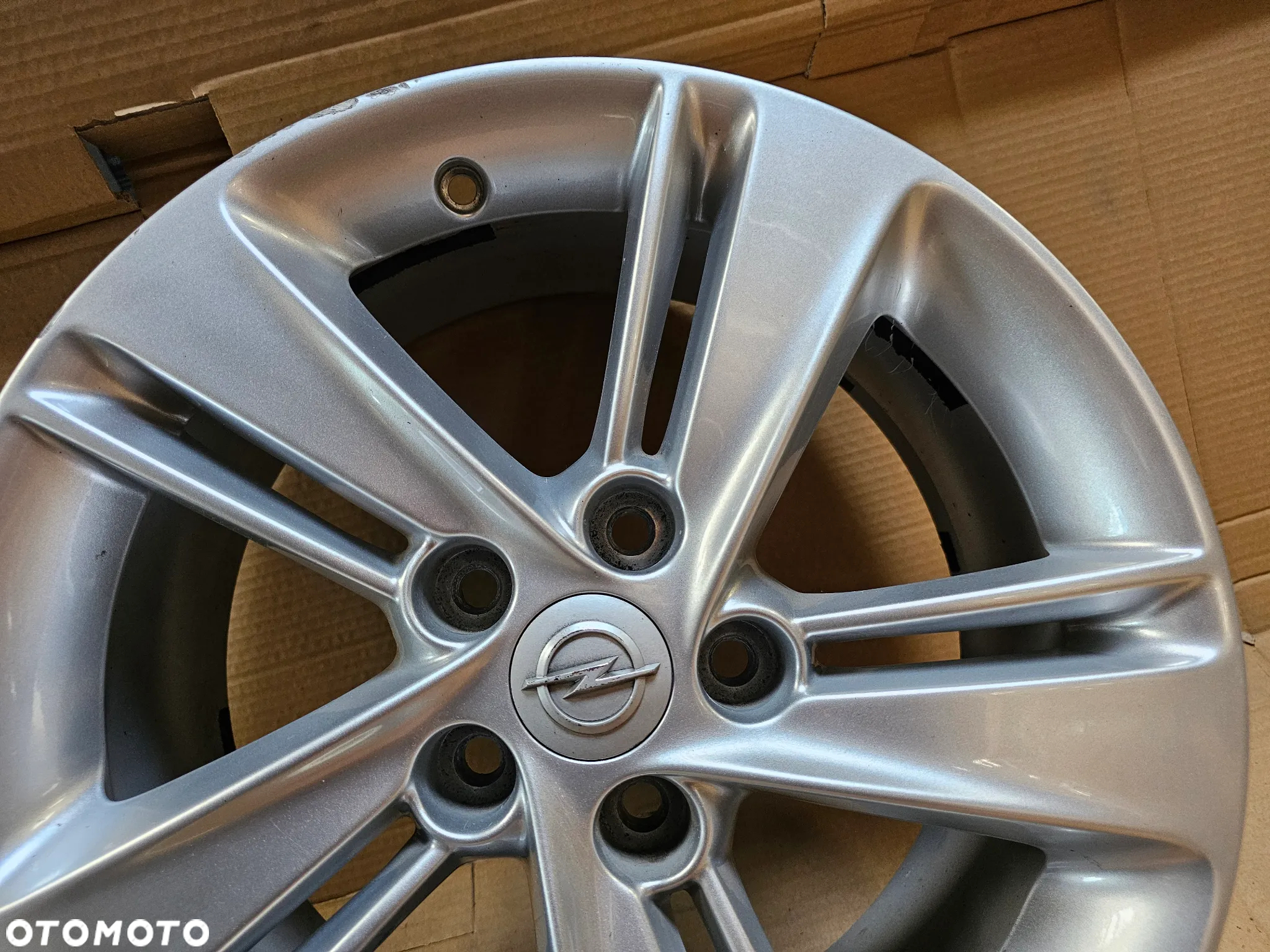 (F42) Opel Insignia II Astra / OP101 K10 / 7,5Jx17 IS45 5x115 - 2